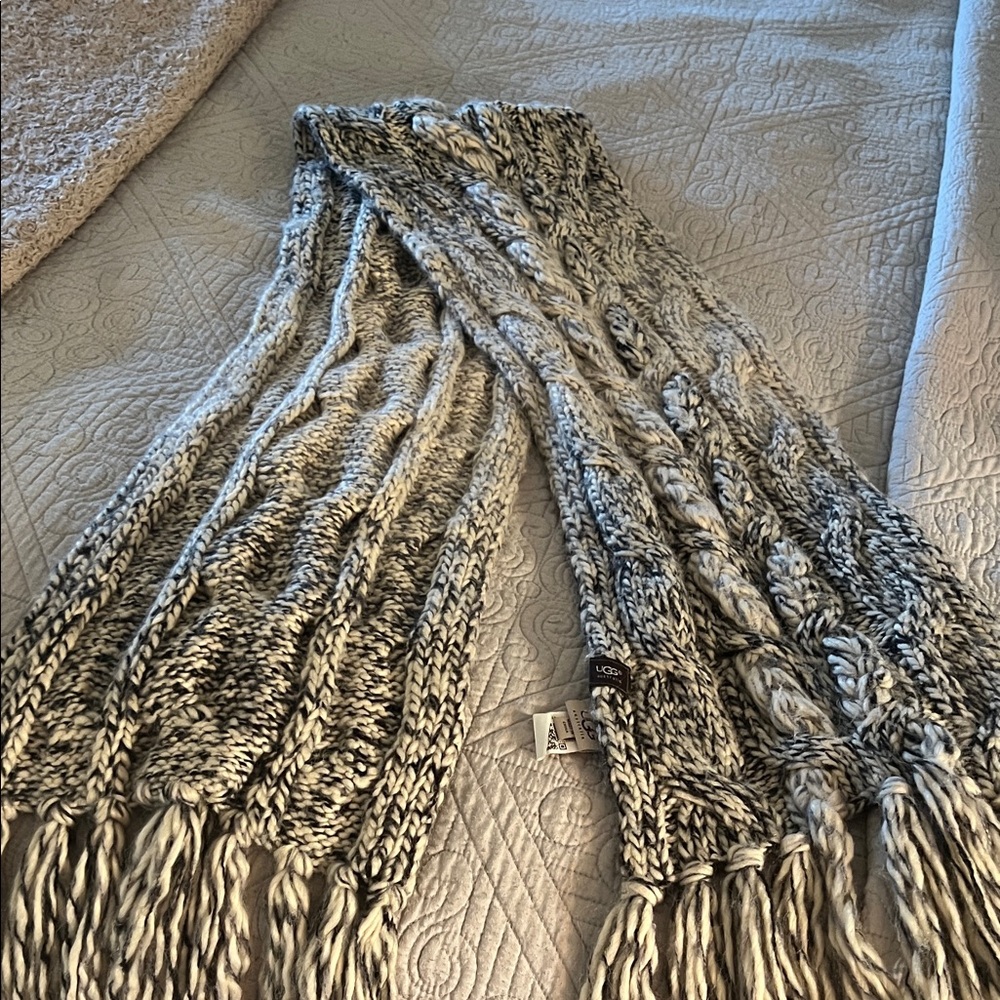UGG SCARF